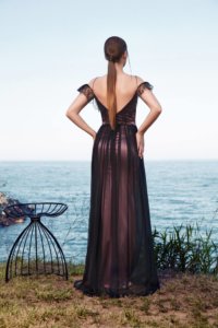 Off the shoulders backless maxi dress made of silk and tulle, adorned with Chantilly lace