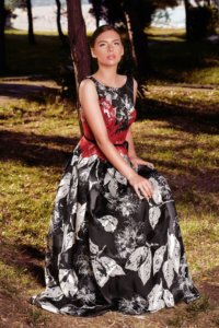 Dress made of silk featuring Solsstiss cut out onto the obi belt