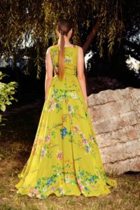Maxi dress made of silk tulle featuring Solsstiss lace cut out onto the neckline