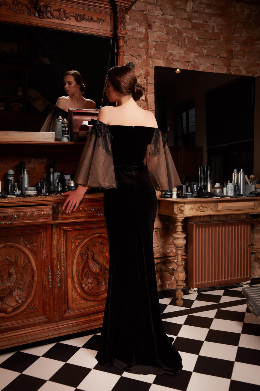 Off the shoulder mermaid dress made of velvet featuring bell sleeves